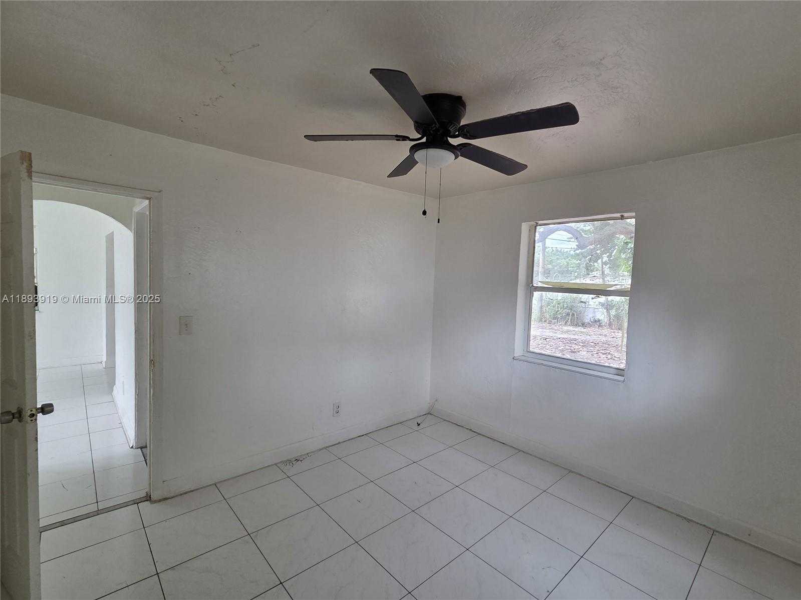 Small Image of 2135 PLUNKETT CT, Hollywood Number 16
