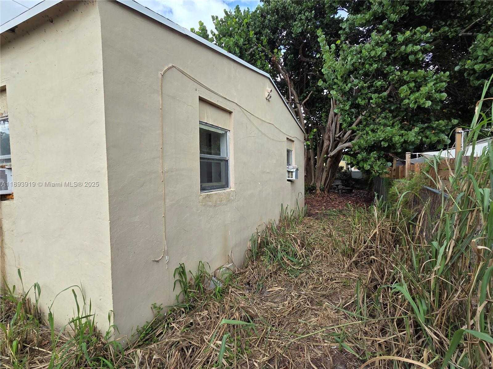 Small Image of 2135 PLUNKETT CT, Hollywood Number 17