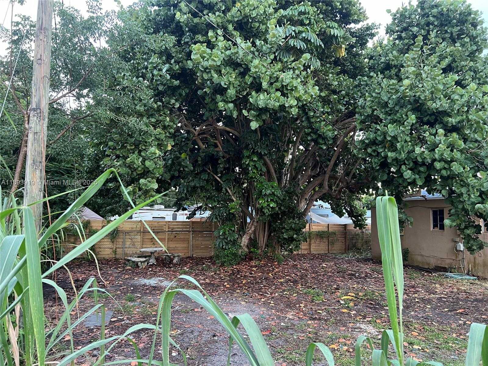 Small Image of 2135 PLUNKETT CT, Hollywood Number 18