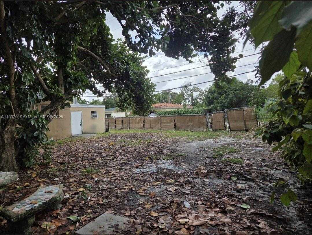 Small Image of 2135 PLUNKETT CT, Hollywood Number 19
