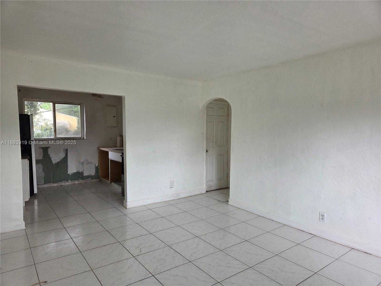 Small Image of 2135 PLUNKETT CT, Hollywood Number 5