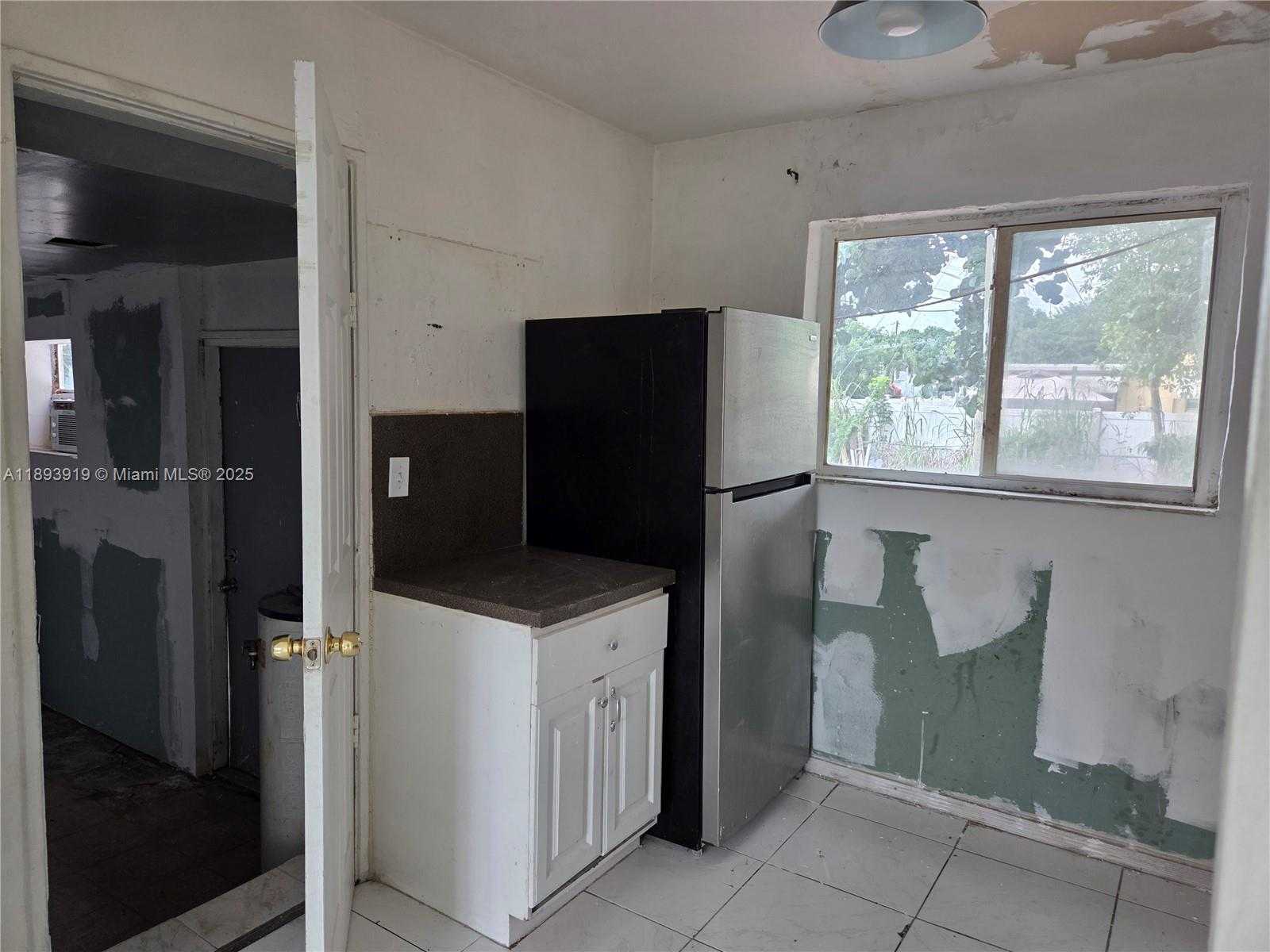 Small Image of 2135 PLUNKETT CT, Hollywood Number 8