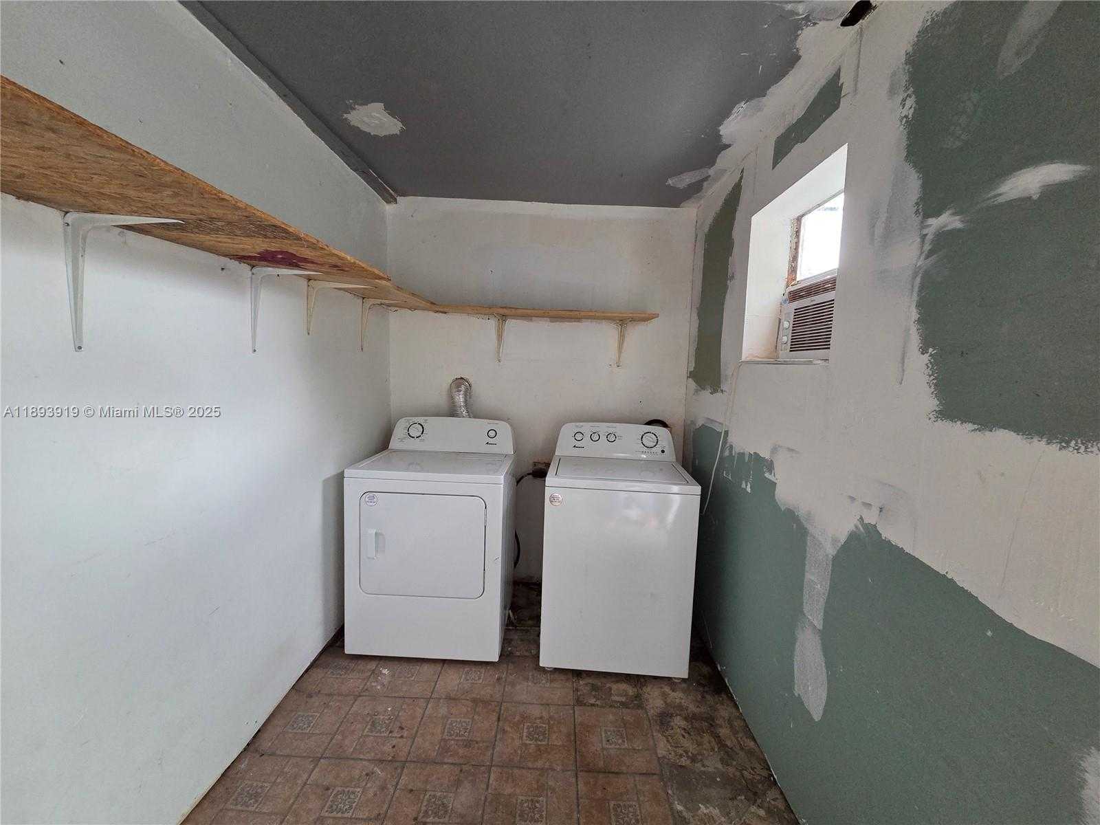 Small Image of 2135 PLUNKETT CT, Hollywood Number 9