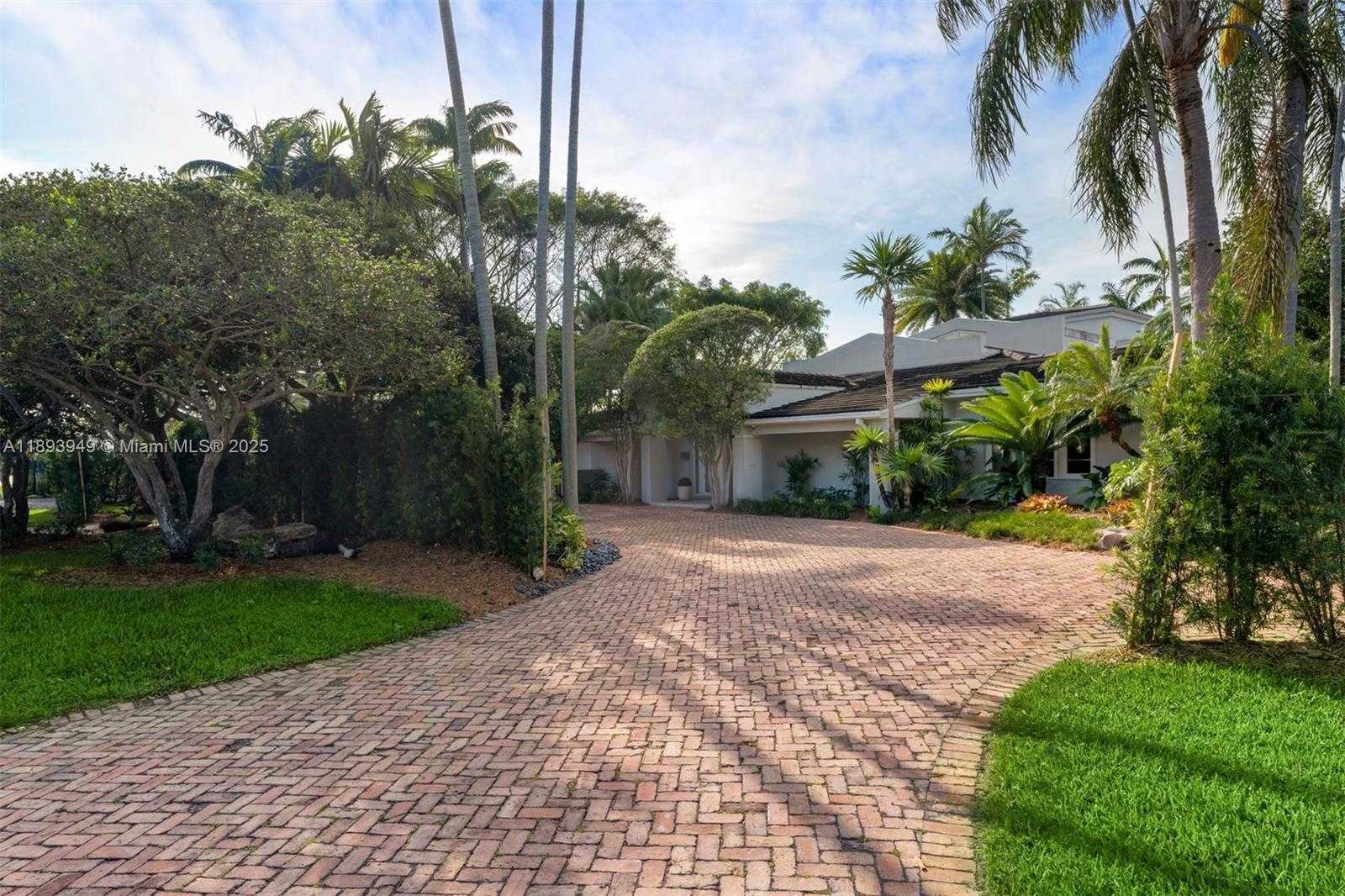 Small Image of 755 BLUE RD, Coral Gables Number 13