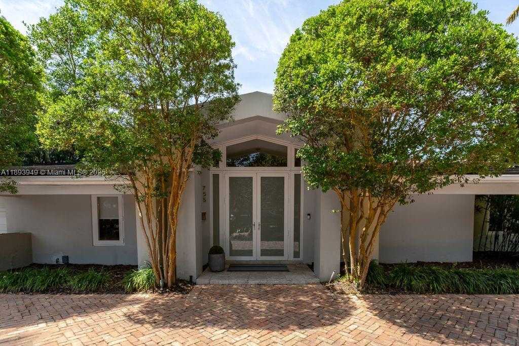 Small Image of 755 BLUE RD, Coral Gables Number 14