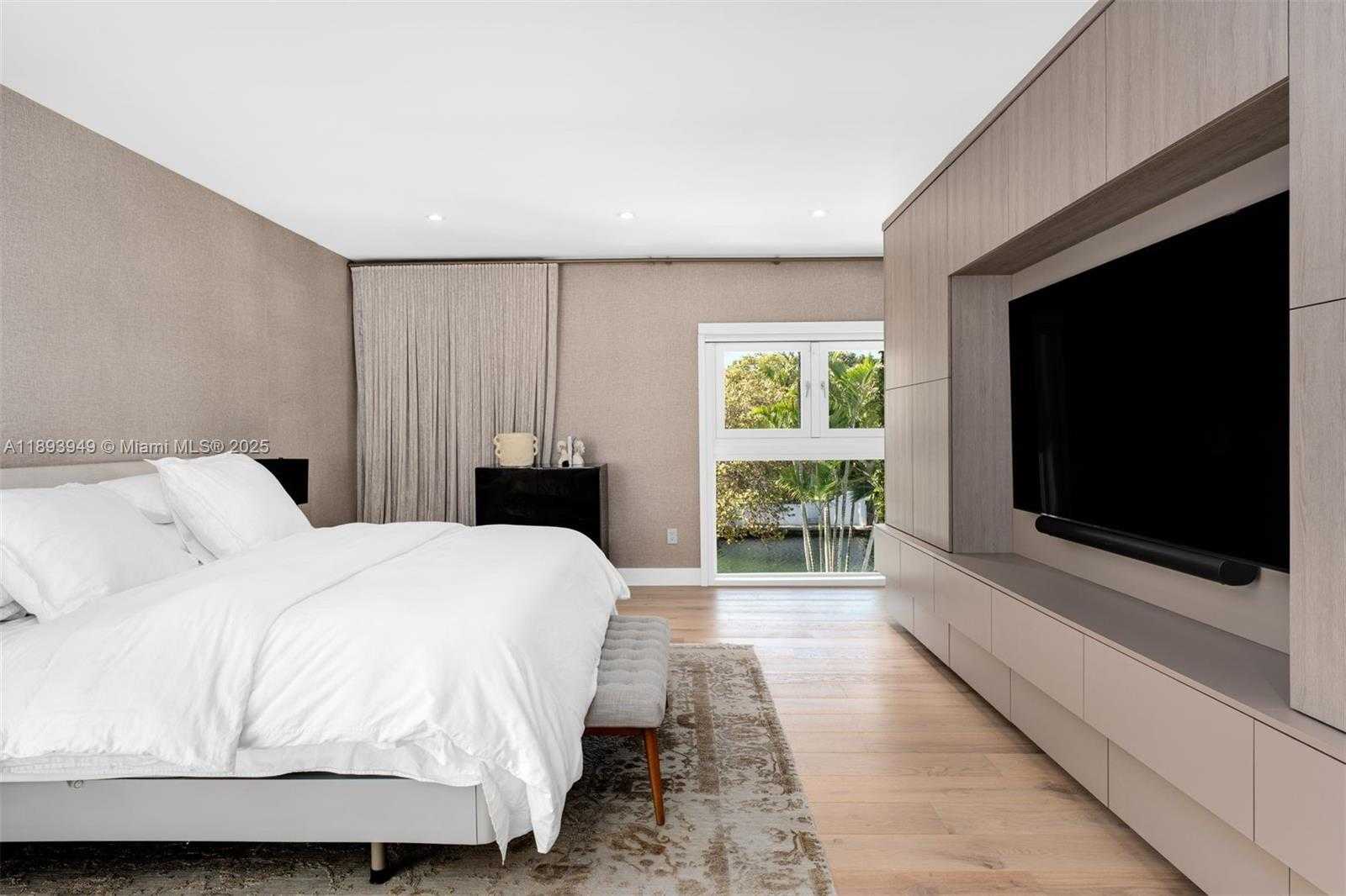 Small Image of 755 BLUE RD, Coral Gables Number 20