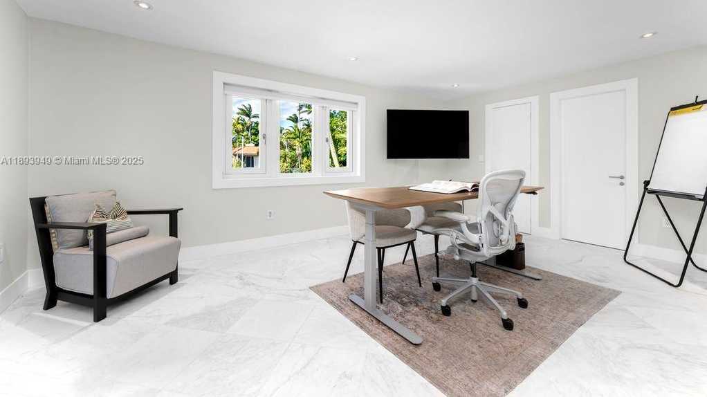 Small Image of 755 BLUE RD, Coral Gables Number 25