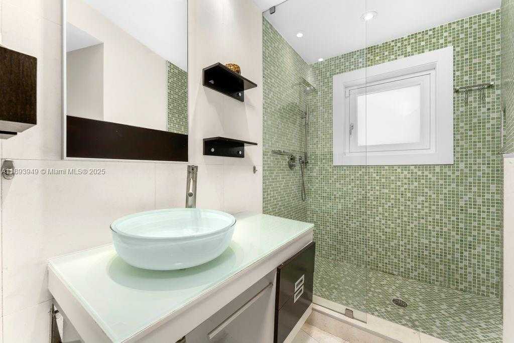 Small Image of 755 BLUE RD, Coral Gables Number 26