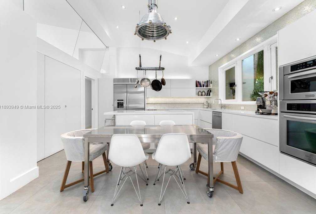 Small Image of 755 BLUE RD, Coral Gables Number 6