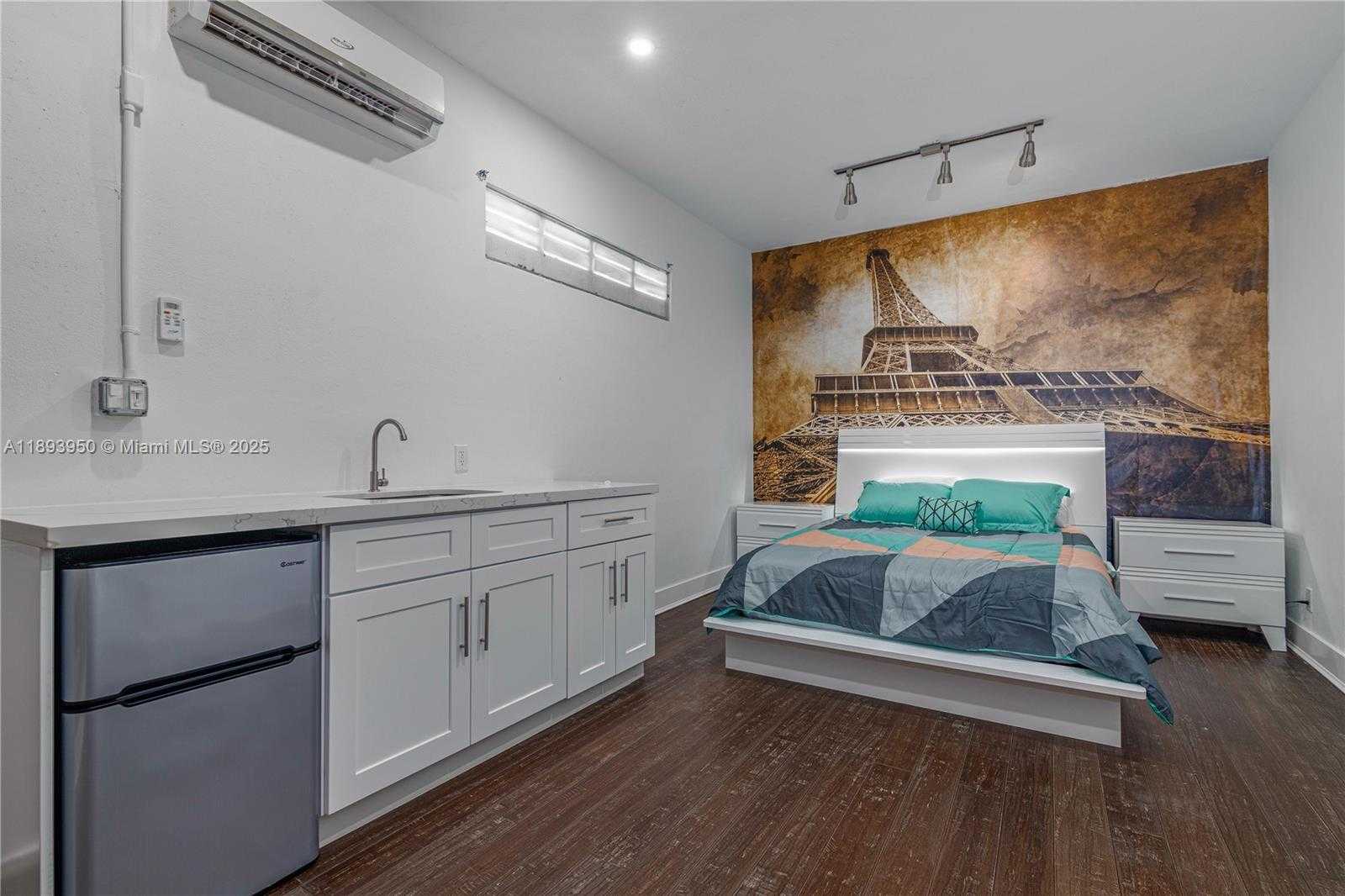 Small Image of 2718 ADAMS ST, Hollywood Number 16