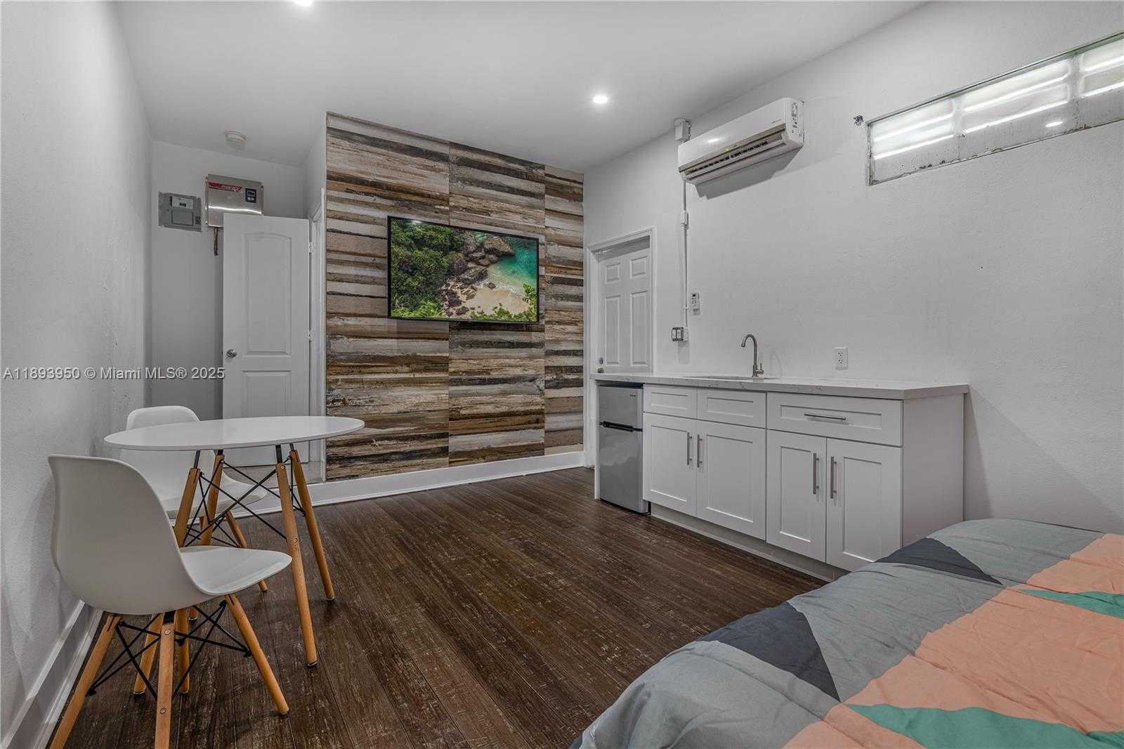 Small Image of 2718 ADAMS ST, Hollywood Number 17