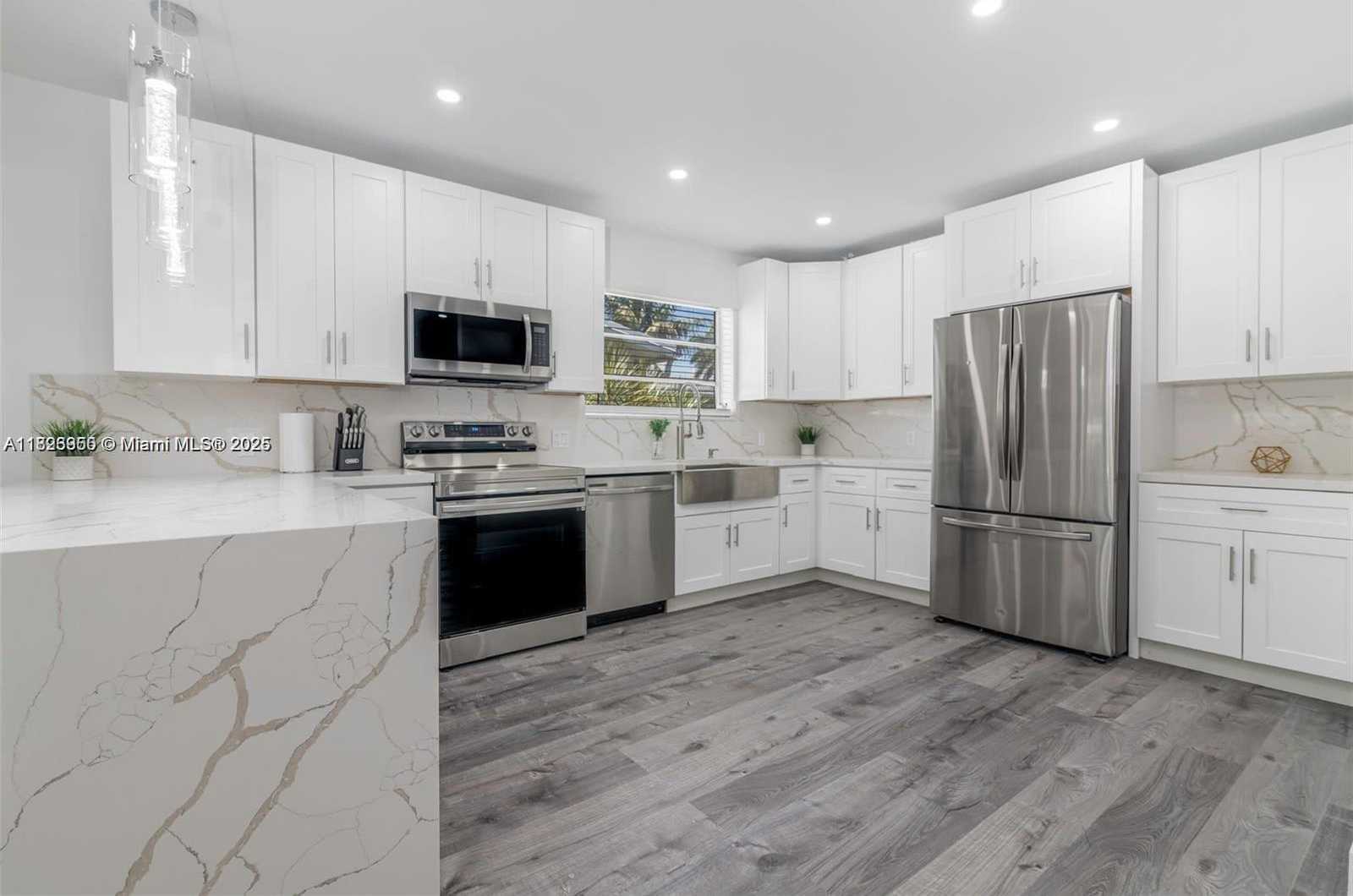 Small Image of 2718 ADAMS ST, Hollywood Number 3