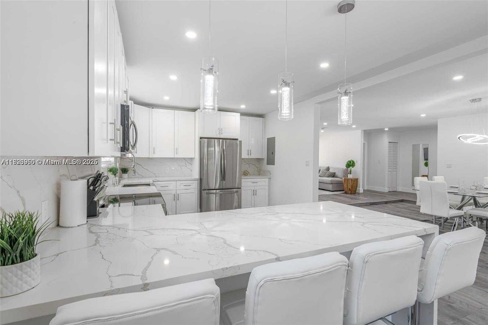 Small Image of 2718 ADAMS ST, Hollywood Number 5