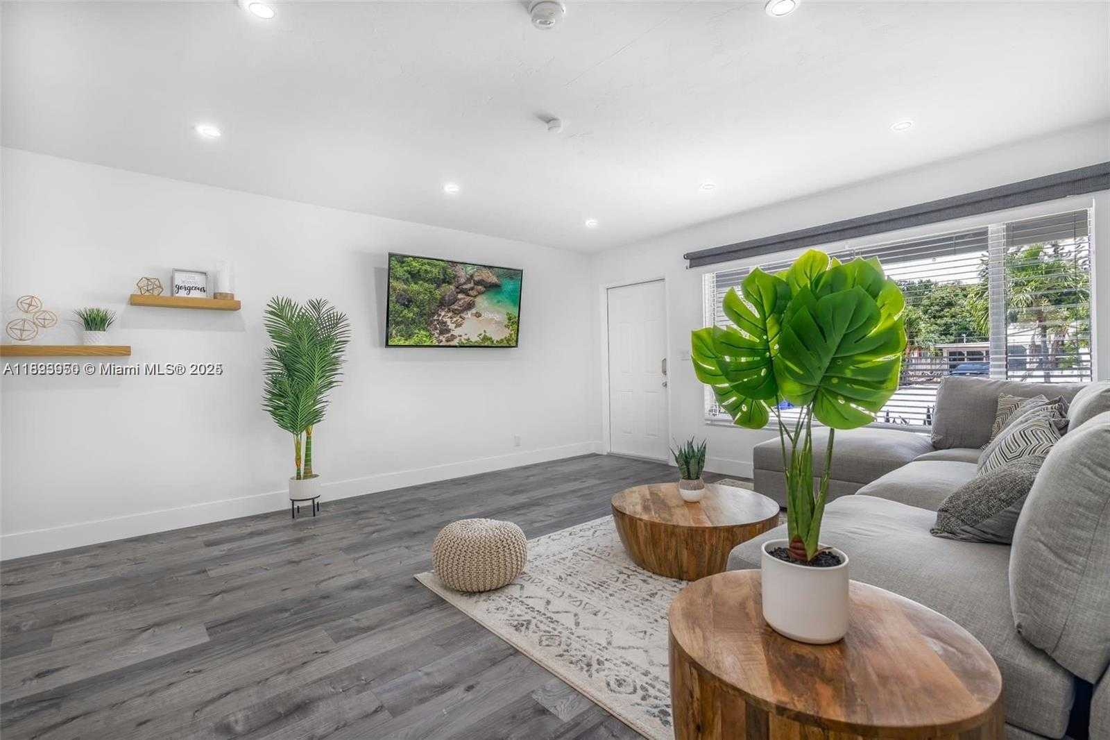 Small Image of 2718 ADAMS ST, Hollywood Number 6