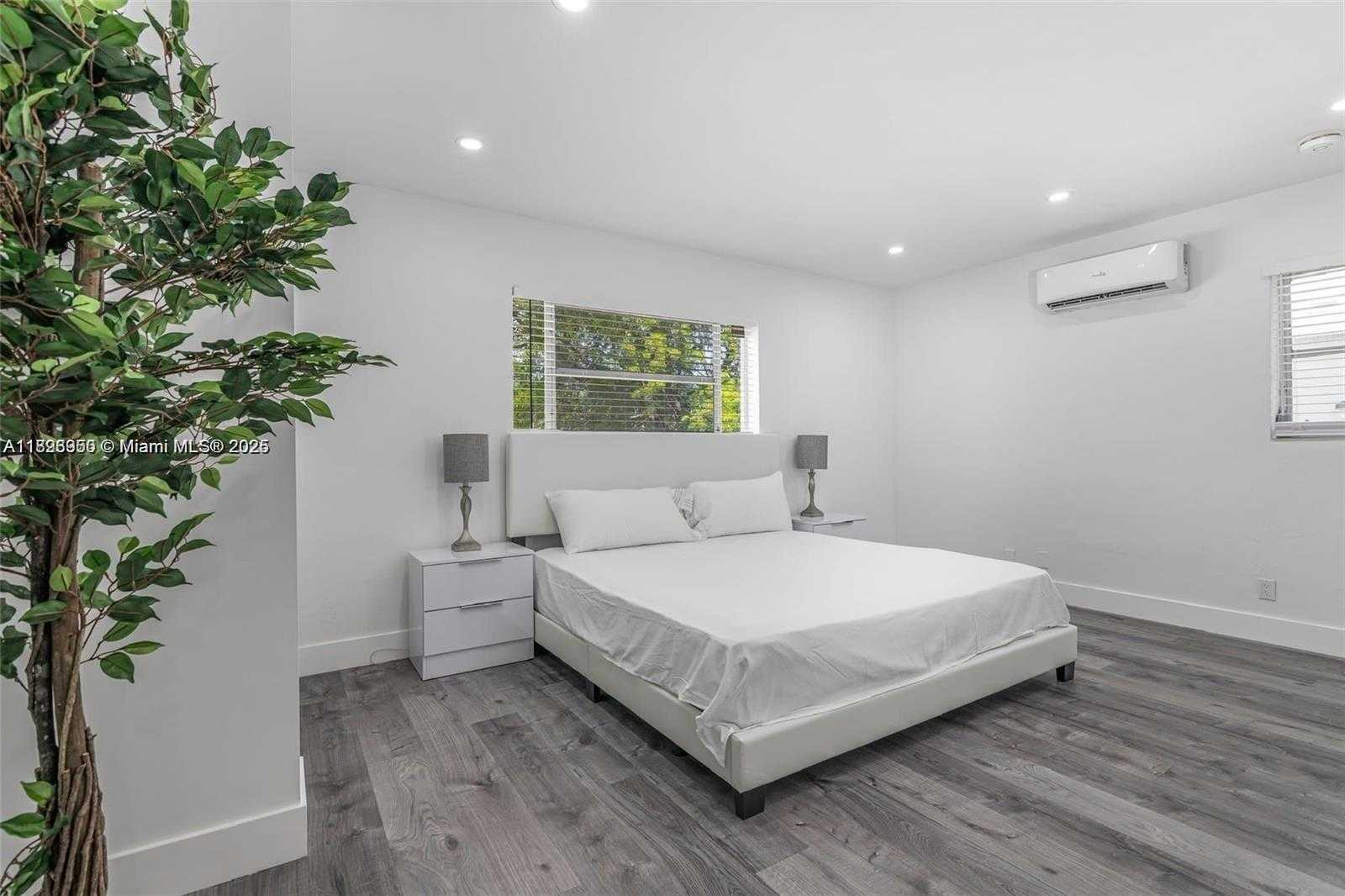 Small Image of 2718 ADAMS ST, Hollywood Number 7