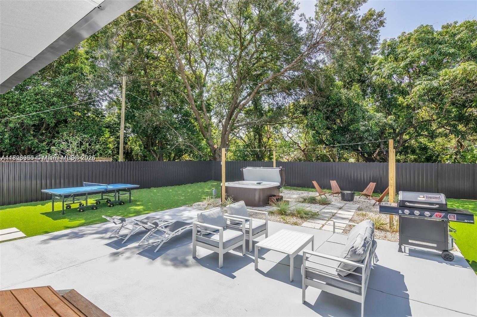 Small Image of 2718 ADAMS ST, Hollywood Number 9