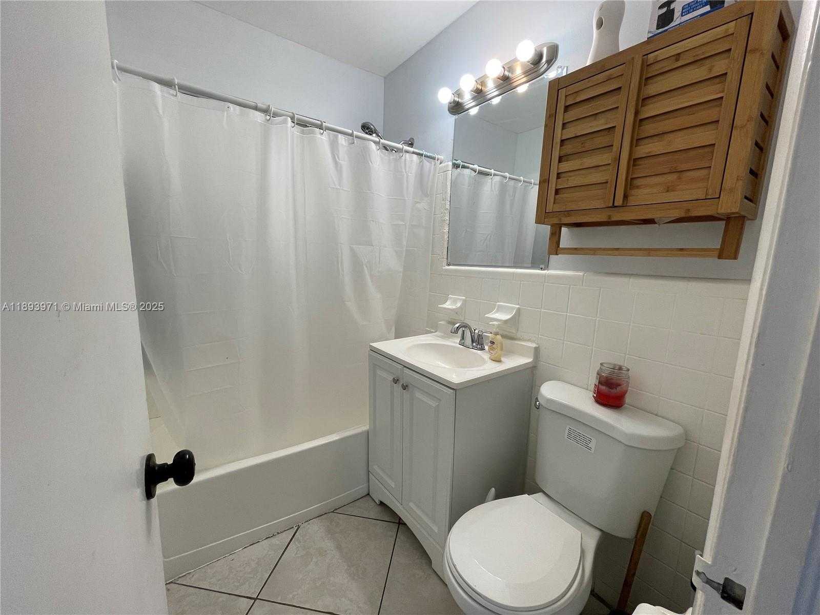 Small Image of 1854 LAUDERDALE MANOR DR, Fort Lauderdale Number 12