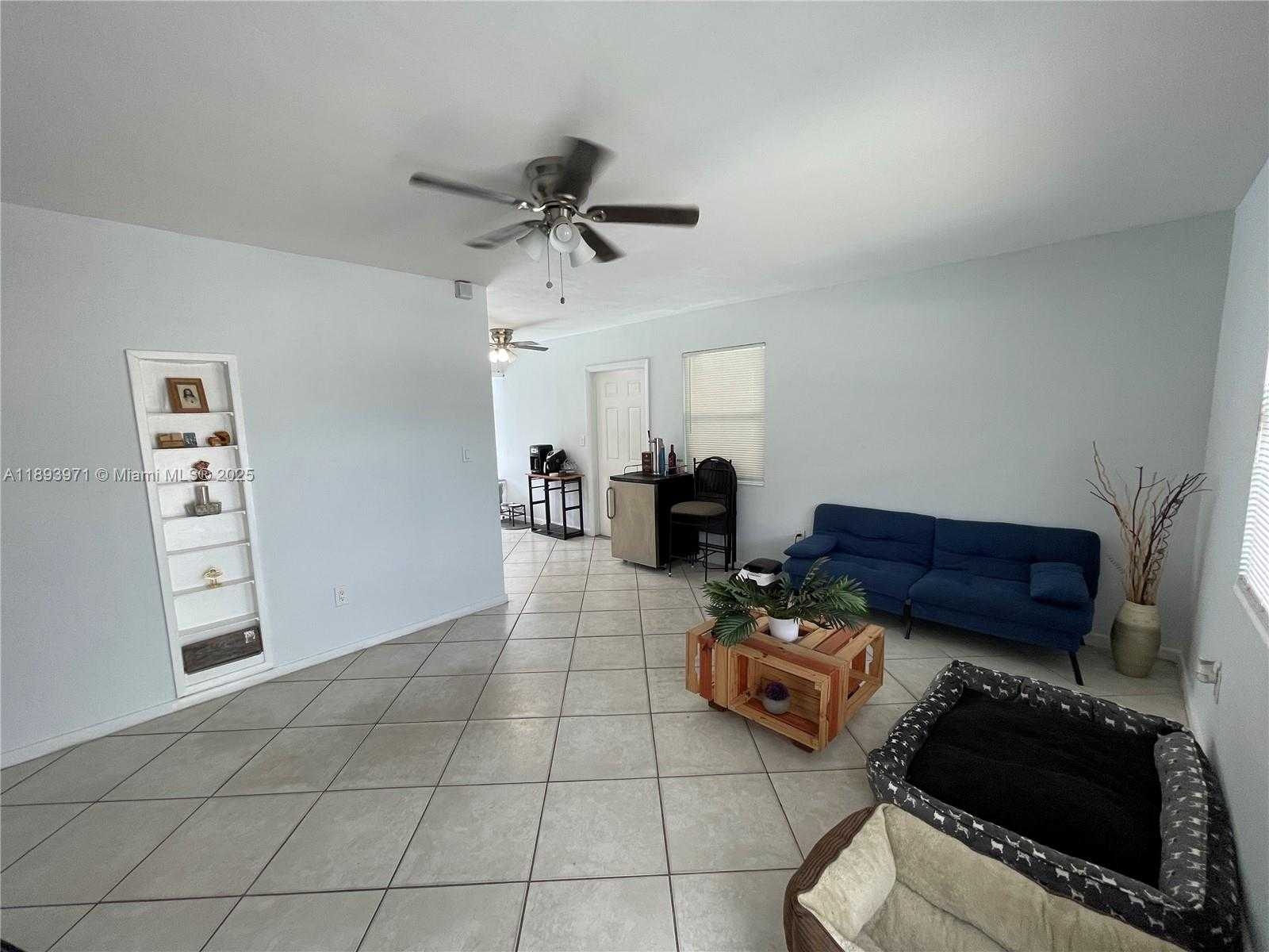 Small Image of 1854 LAUDERDALE MANOR DR, Fort Lauderdale Number 4