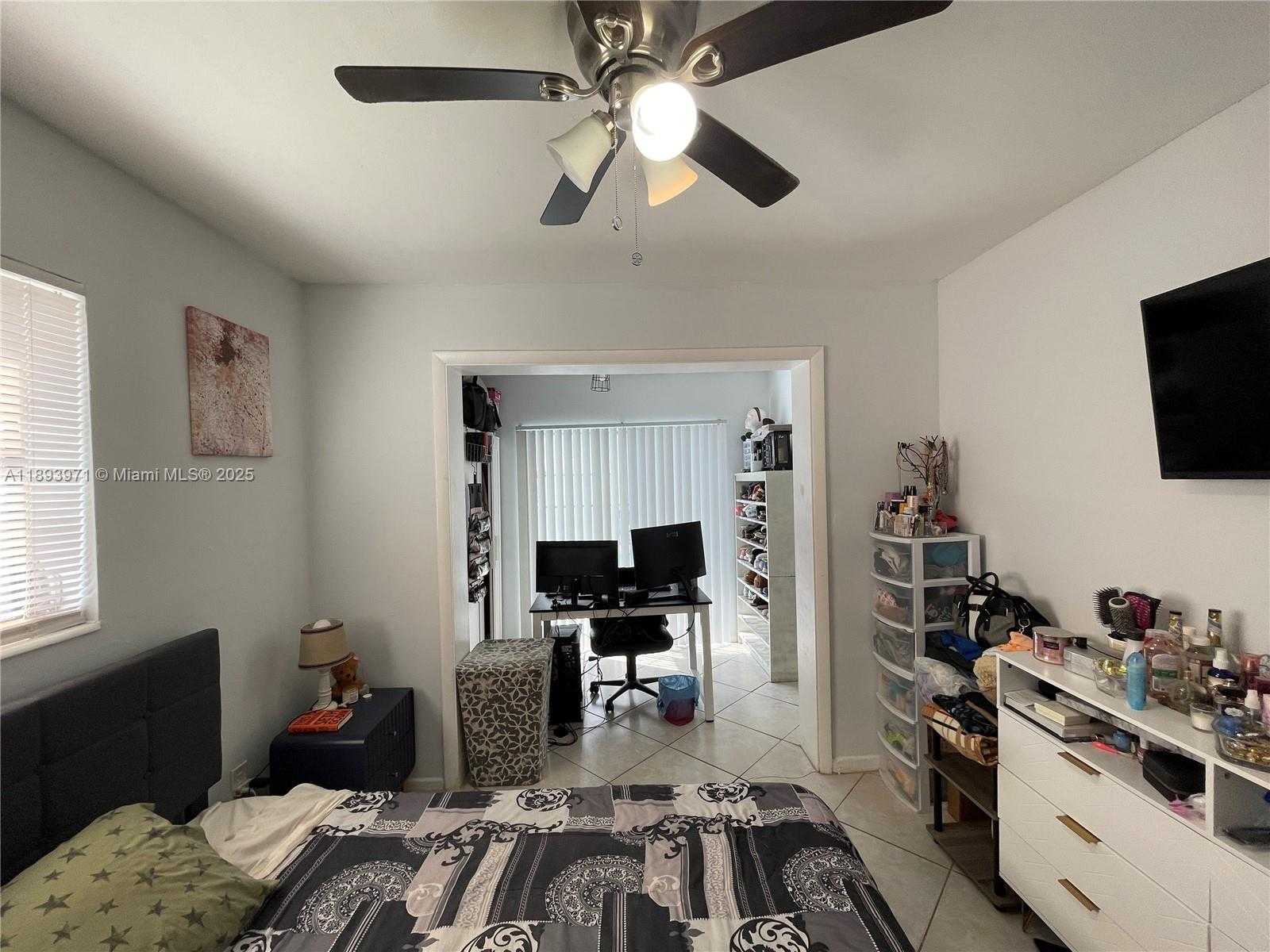 Small Image of 1854 LAUDERDALE MANOR DR, Fort Lauderdale Number 9