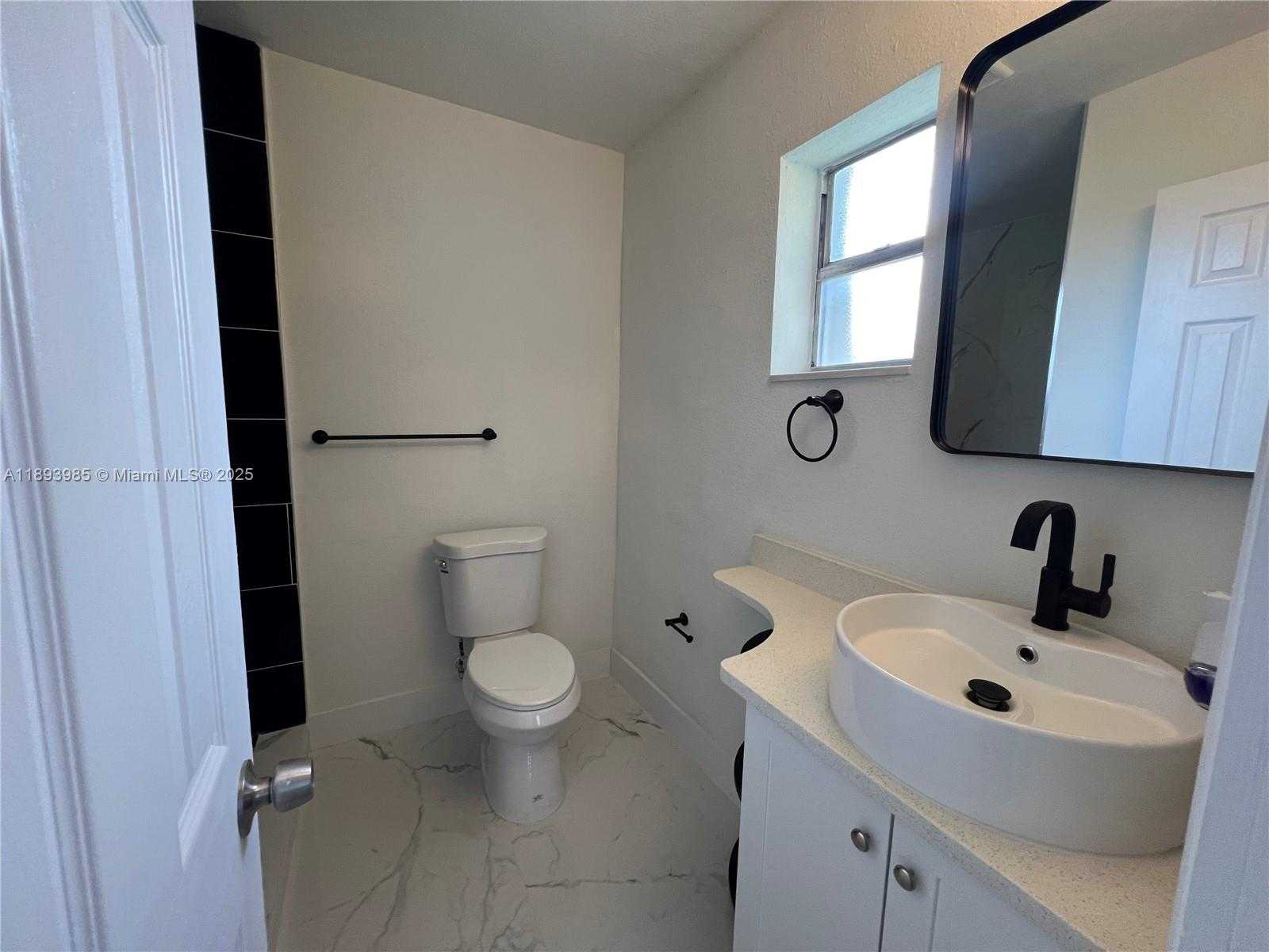 Small Image of 18011 NORTH WEST 23RD AVE, Miami Gardens Number 11