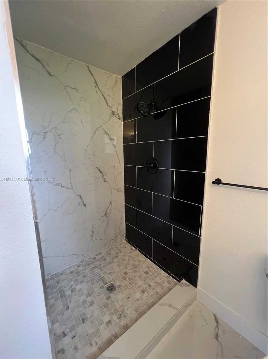 Small Image of 18011 NORTH WEST 23RD AVE, Miami Gardens Number 12