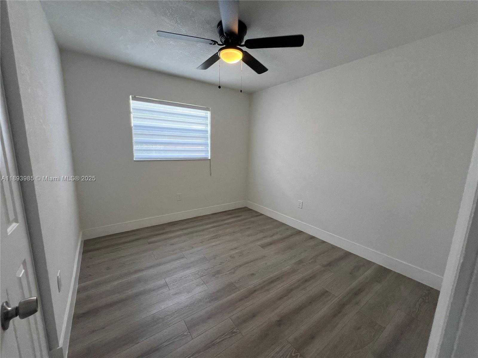 Small Image of 18011 NORTH WEST 23RD AVE, Miami Gardens Number 15