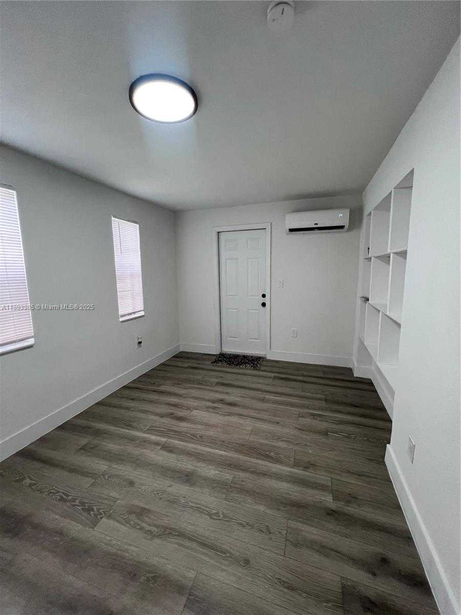 Small Image of 18011 NORTH WEST 23RD AVE, Miami Gardens Number 17