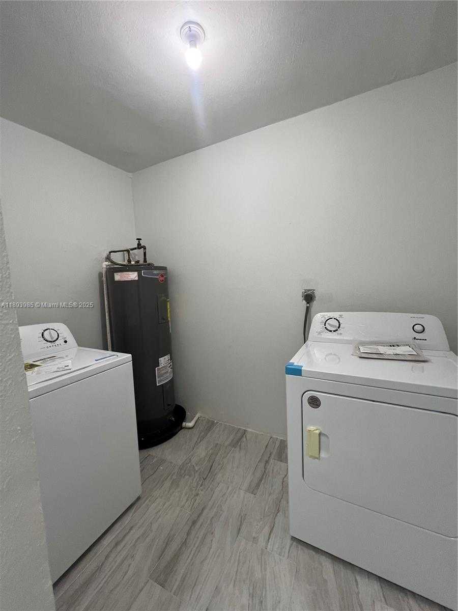 Small Image of 18011 NORTH WEST 23RD AVE, Miami Gardens Number 19
