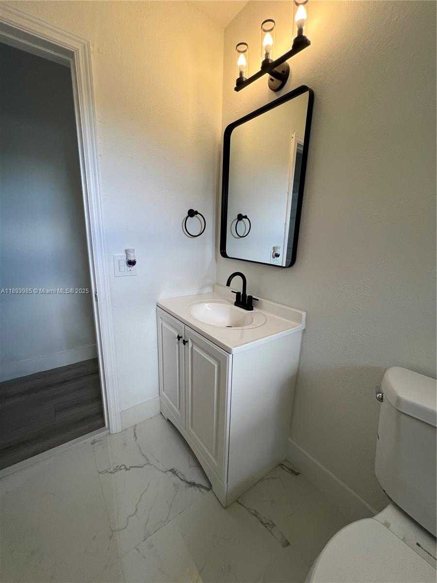 Small Image of 18011 NORTH WEST 23RD AVE, Miami Gardens Number 20