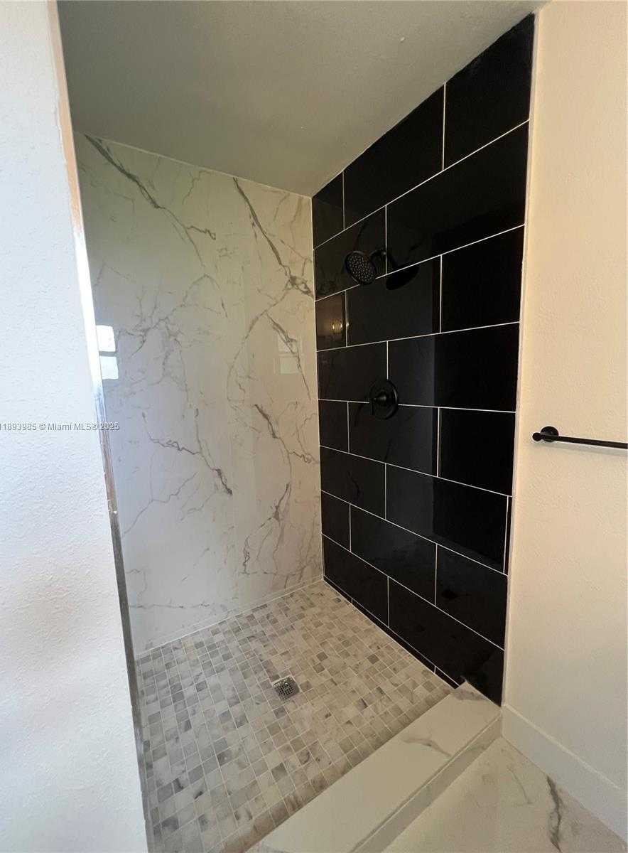Small Image of 18011 NORTH WEST 23RD AVE, Miami Gardens Number 21