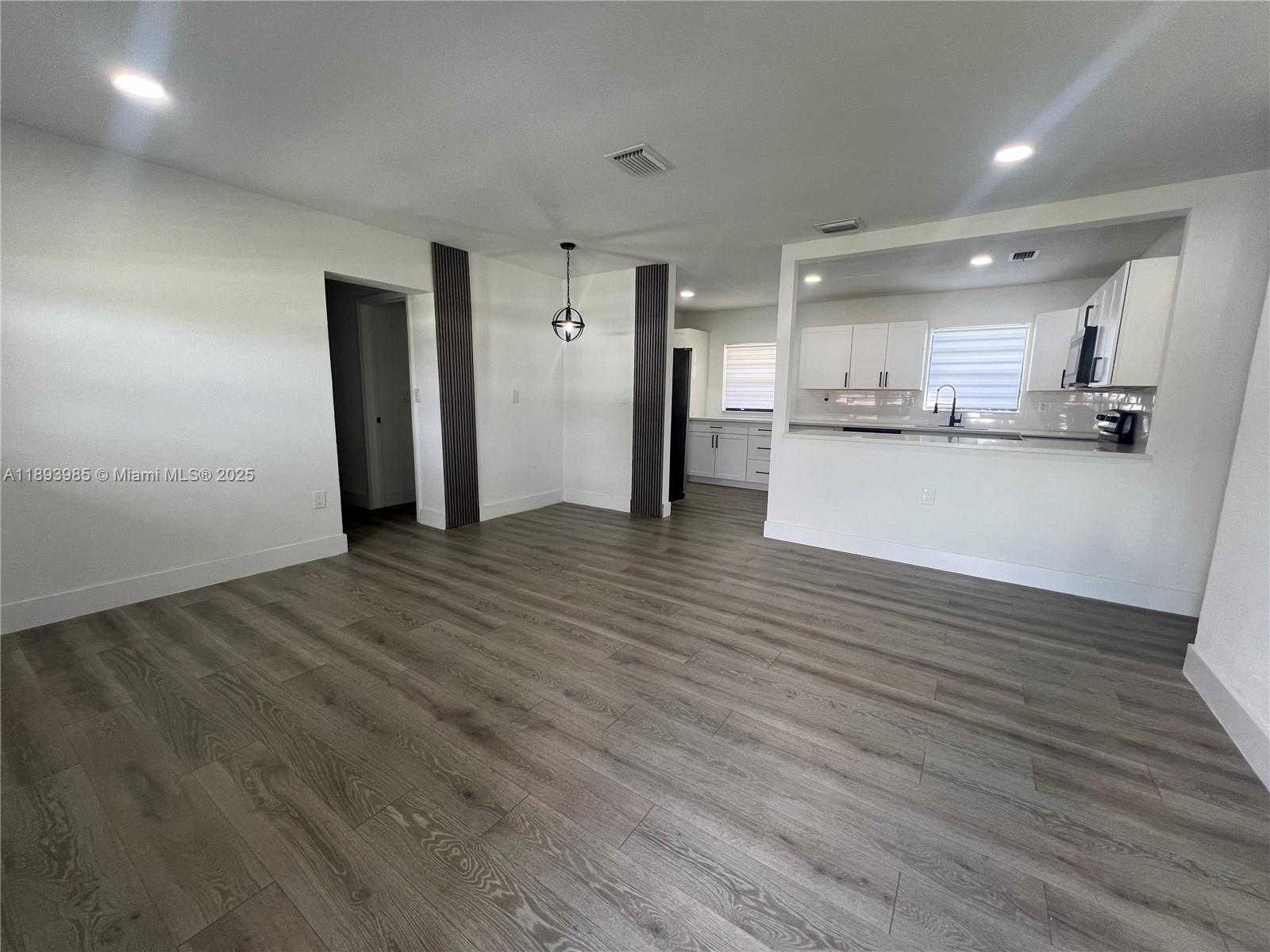 Small Image of 18011 NORTH WEST 23RD AVE, Miami Gardens Number 4