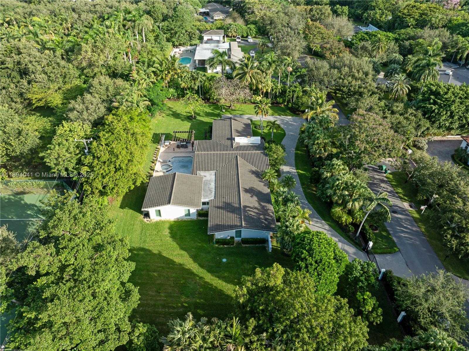 Small Image of 12220 PINE NEEDLE LN, Pinecrest Number 45