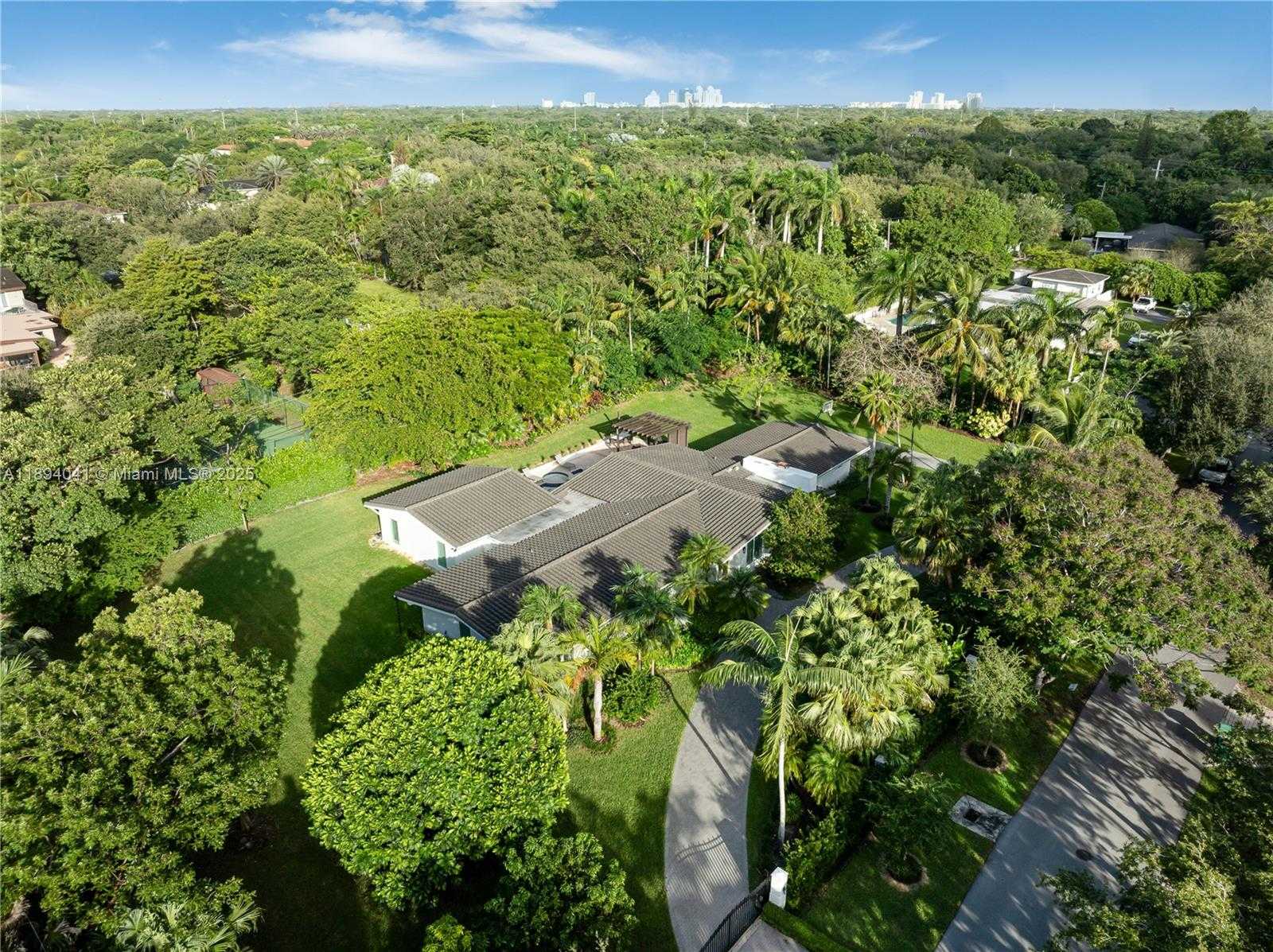 Small Image of 12220 PINE NEEDLE LN, Pinecrest Number 46