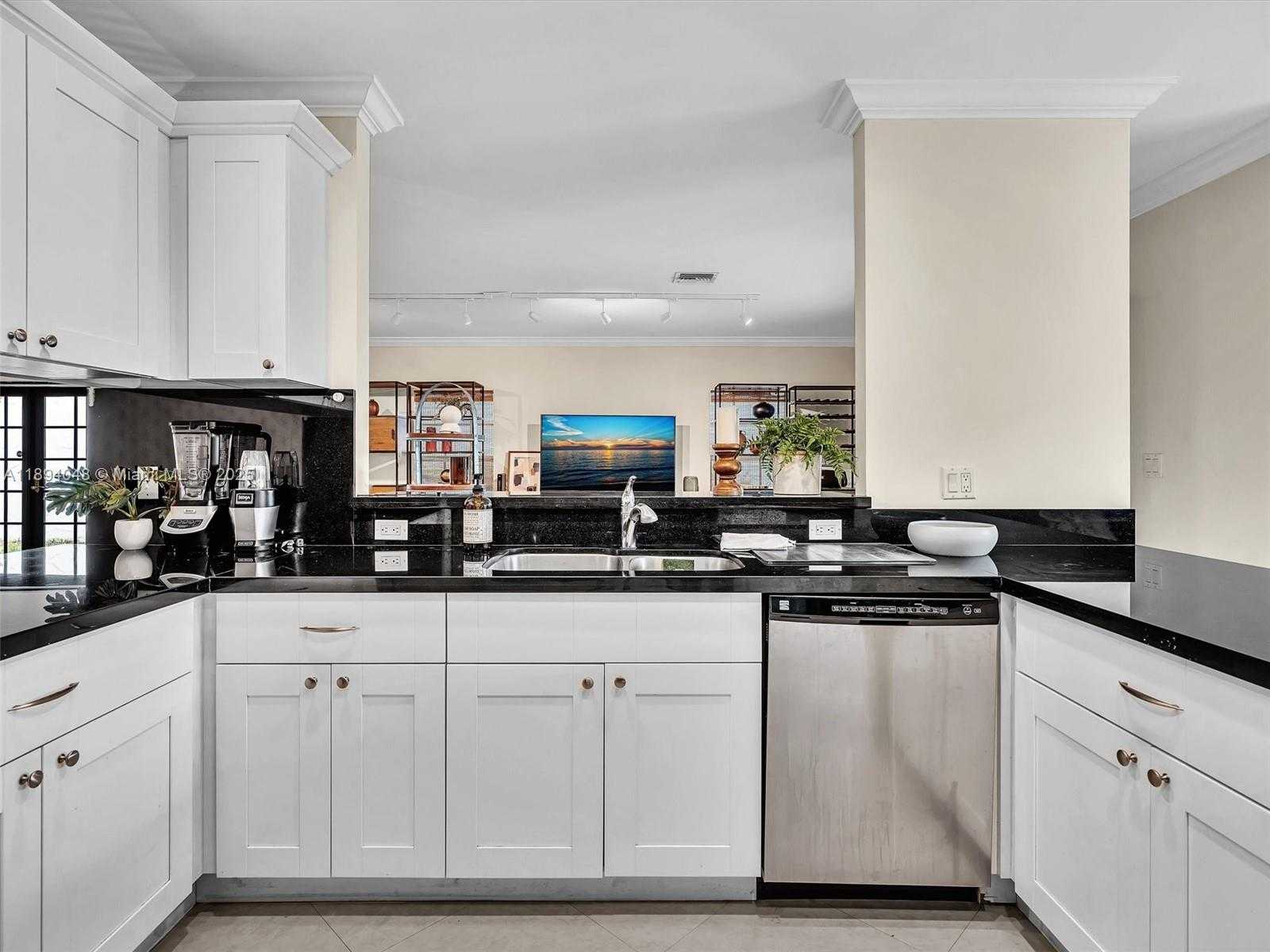 Small Image of 2901 HIDDEN HARBOUR ST, Dania Beach Number 13