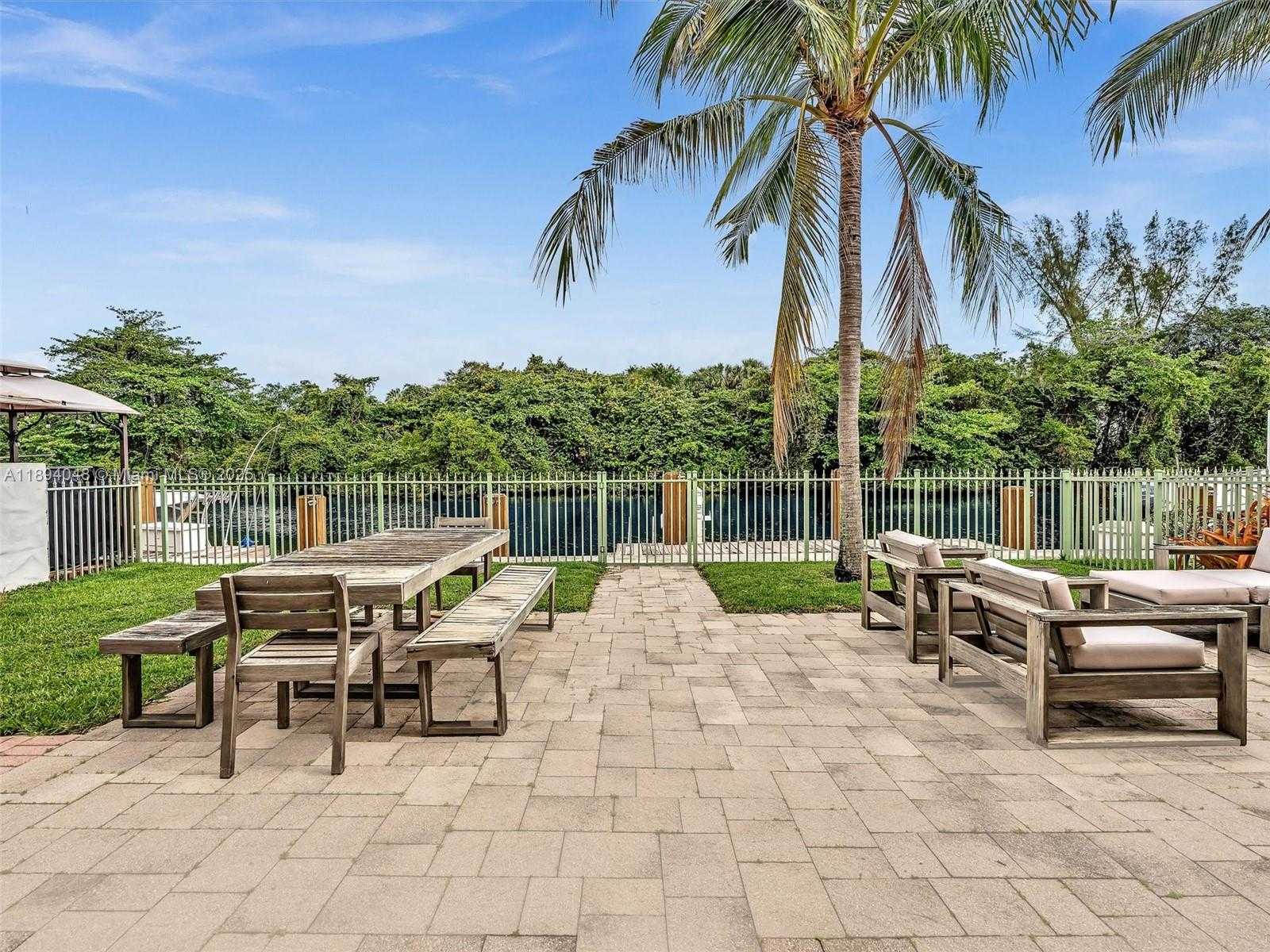 Small Image of 2901 HIDDEN HARBOUR ST, Dania Beach Number 26