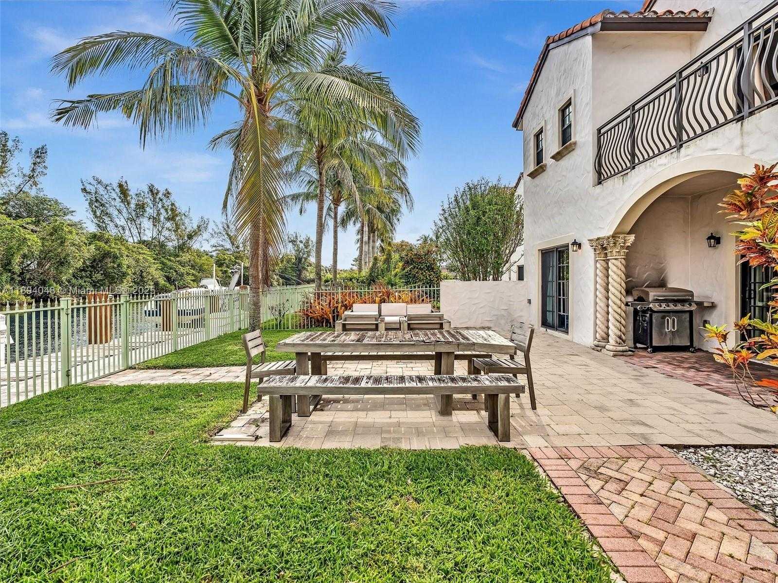 Small Image of 2901 HIDDEN HARBOUR ST, Dania Beach Number 27