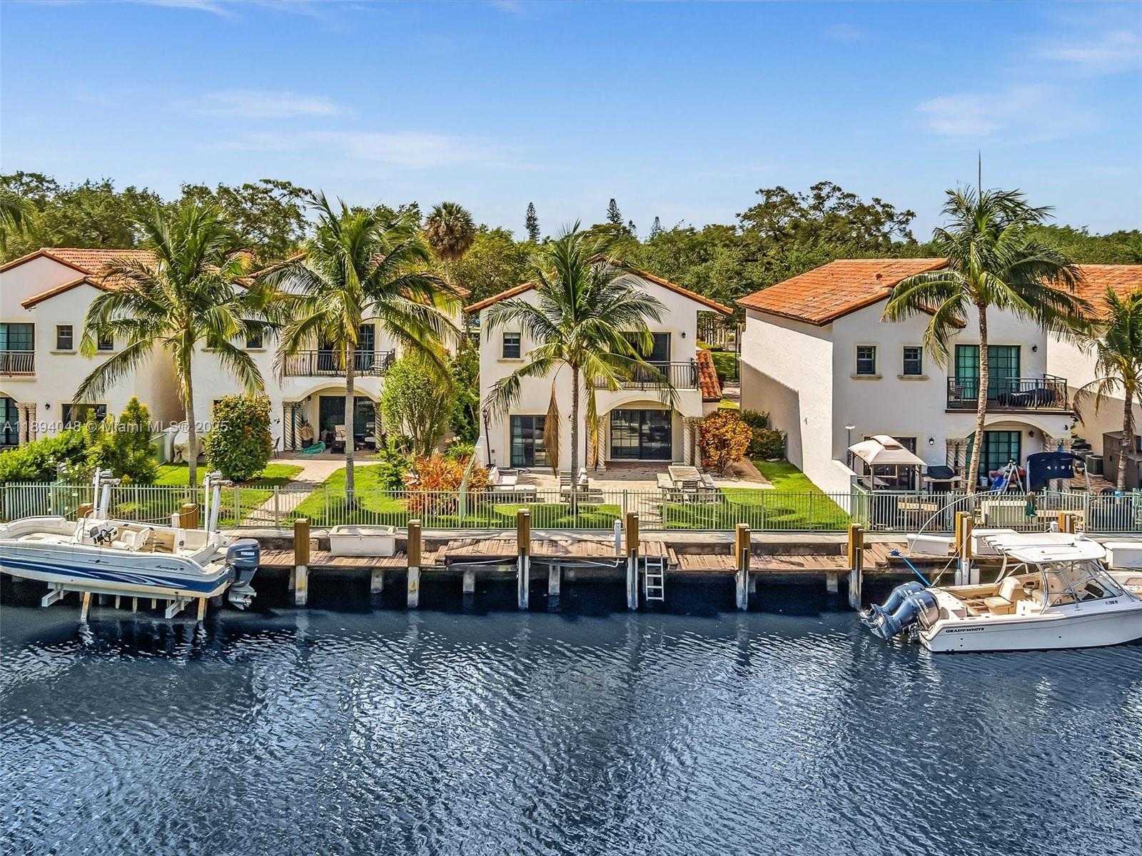Small Image of 2901 HIDDEN HARBOUR ST, Dania Beach Number 3