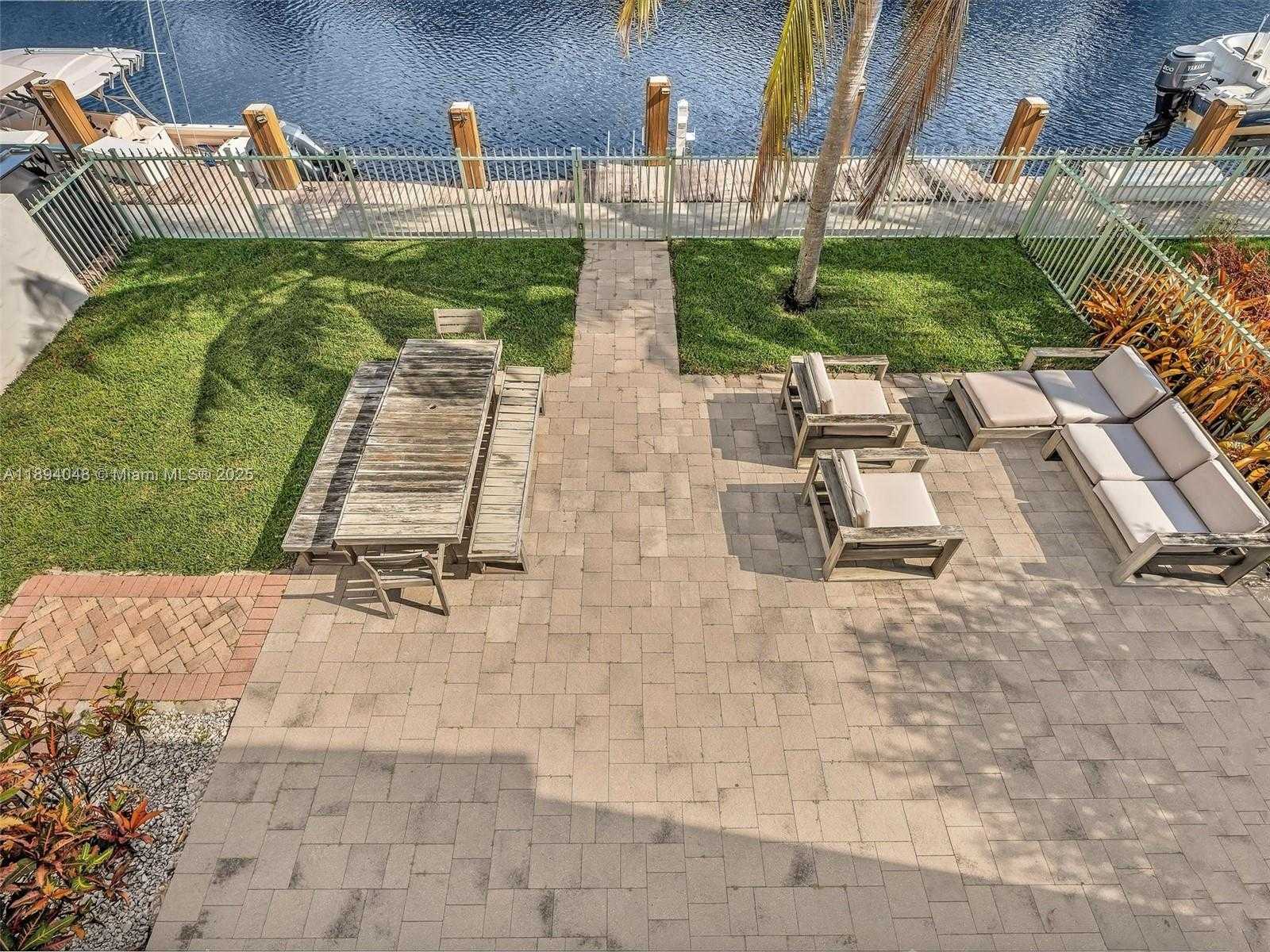 Small Image of 2901 HIDDEN HARBOUR ST, Dania Beach Number 31