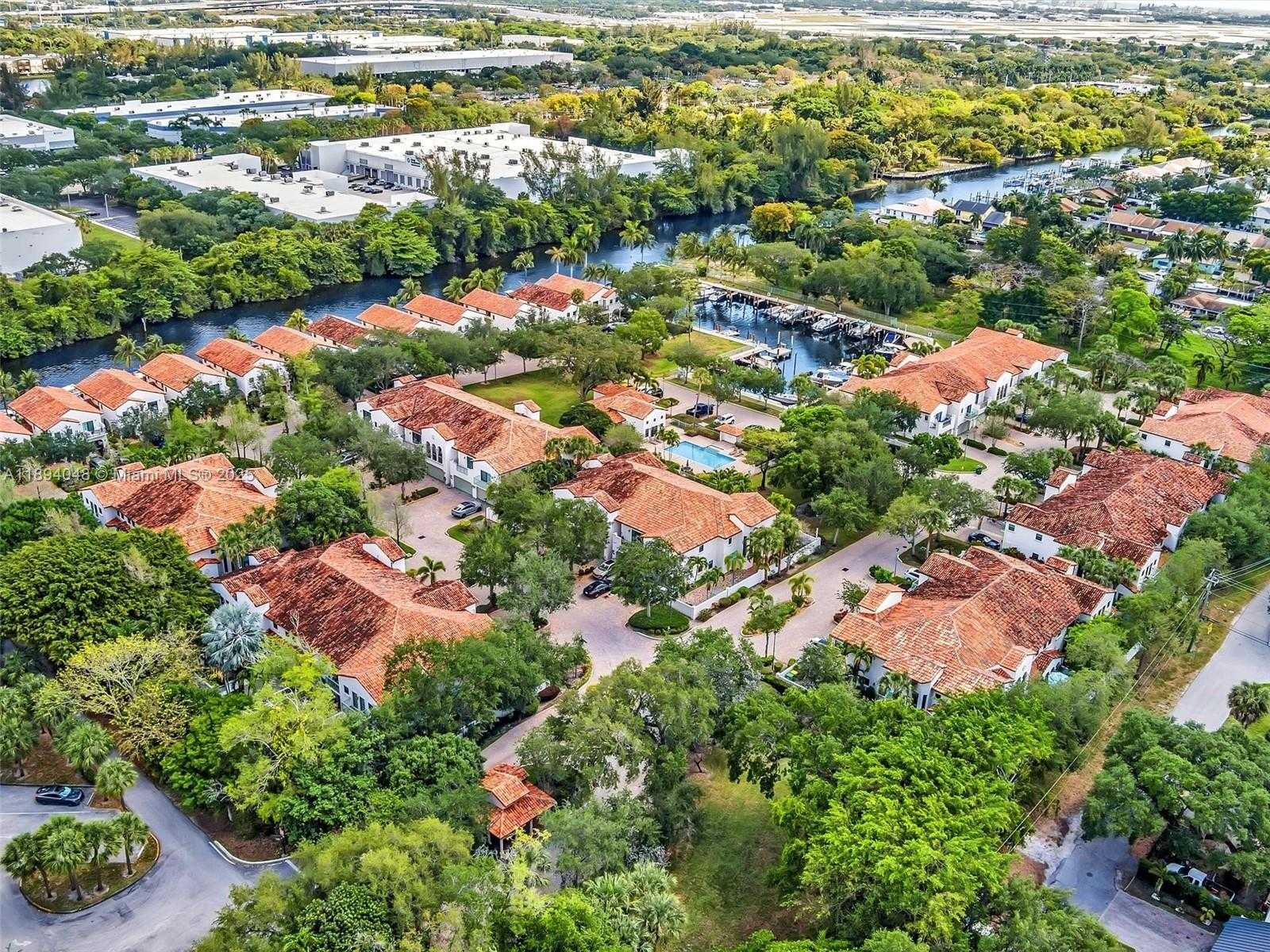 Small Image of 2901 HIDDEN HARBOUR ST, Dania Beach Number 38