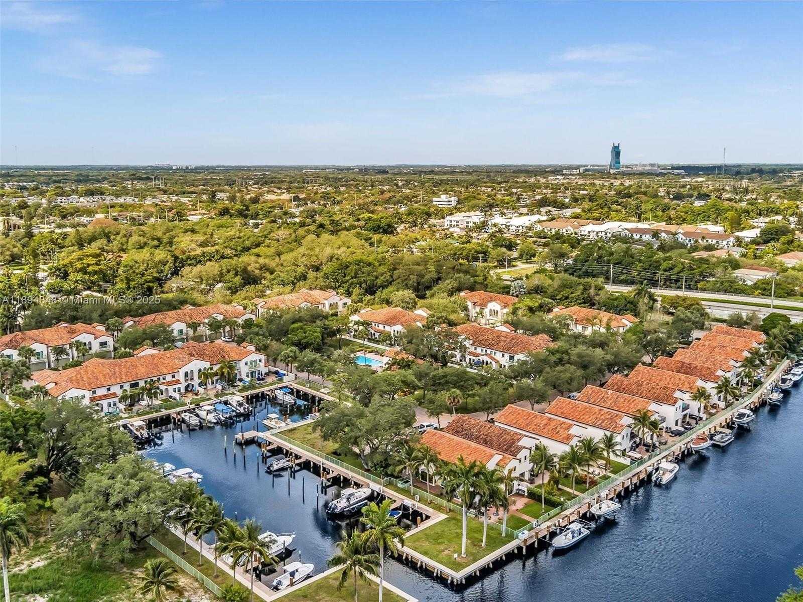 Small Image of 2901 HIDDEN HARBOUR ST, Dania Beach Number 43
