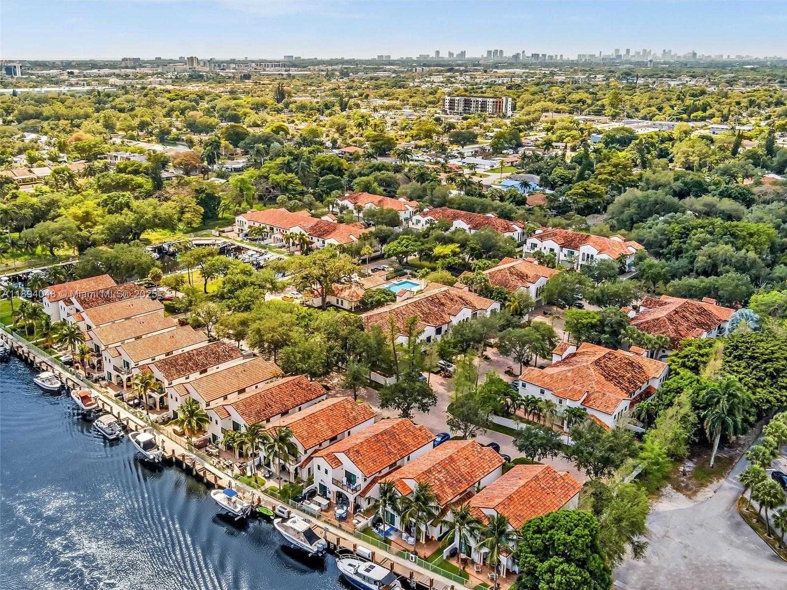 Small Image of 2901 HIDDEN HARBOUR ST, Dania Beach Number 44