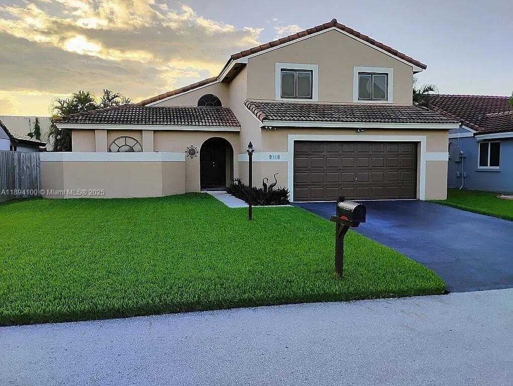 Small Image of 5920 YORK LN, Davie Number 2