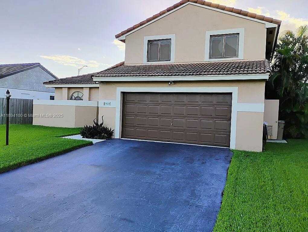 Small Image of 5920 YORK LN, Davie Number 3
