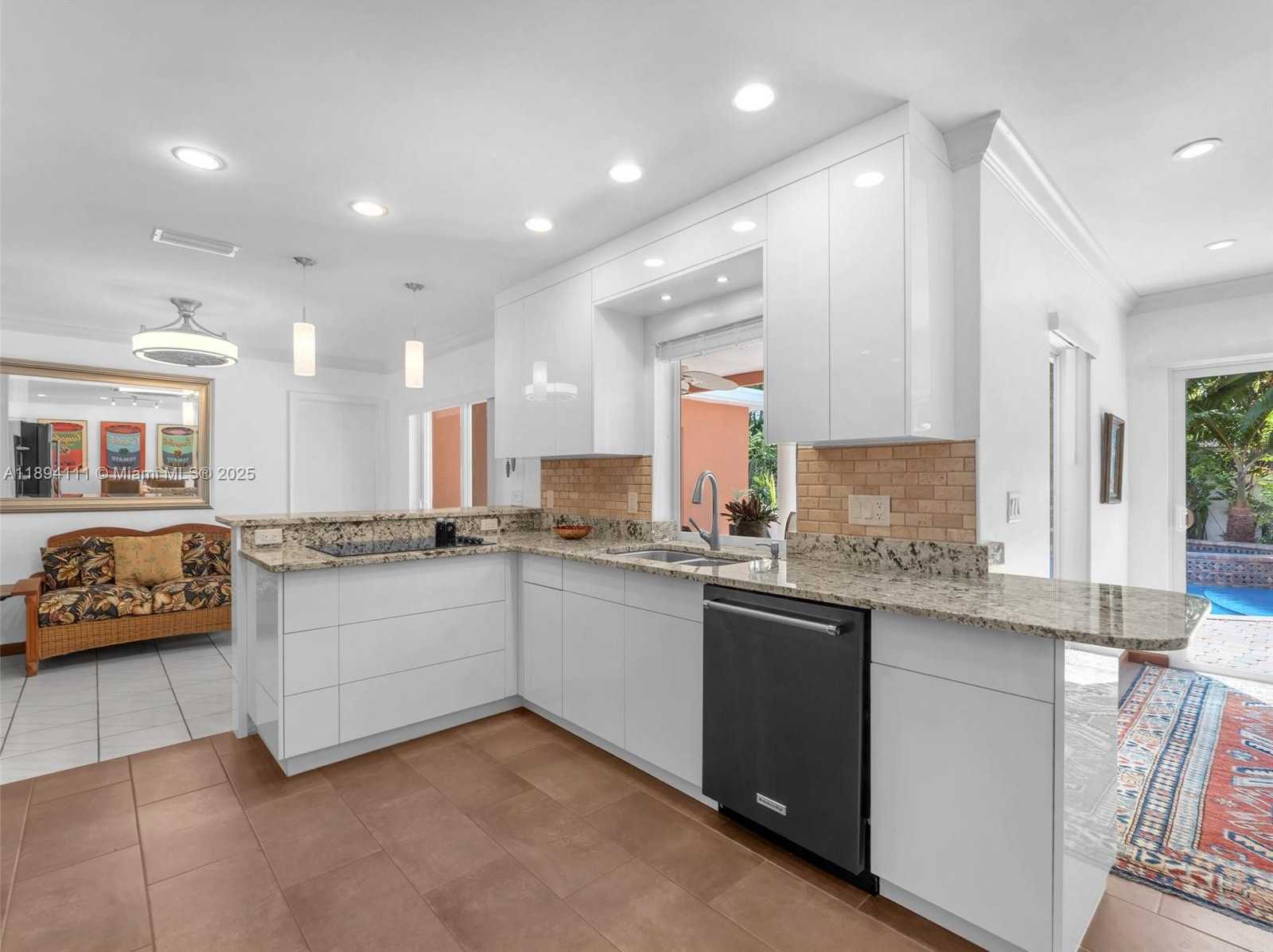 Small Image of 1030 JOHNSON ST, Hollywood Number 12