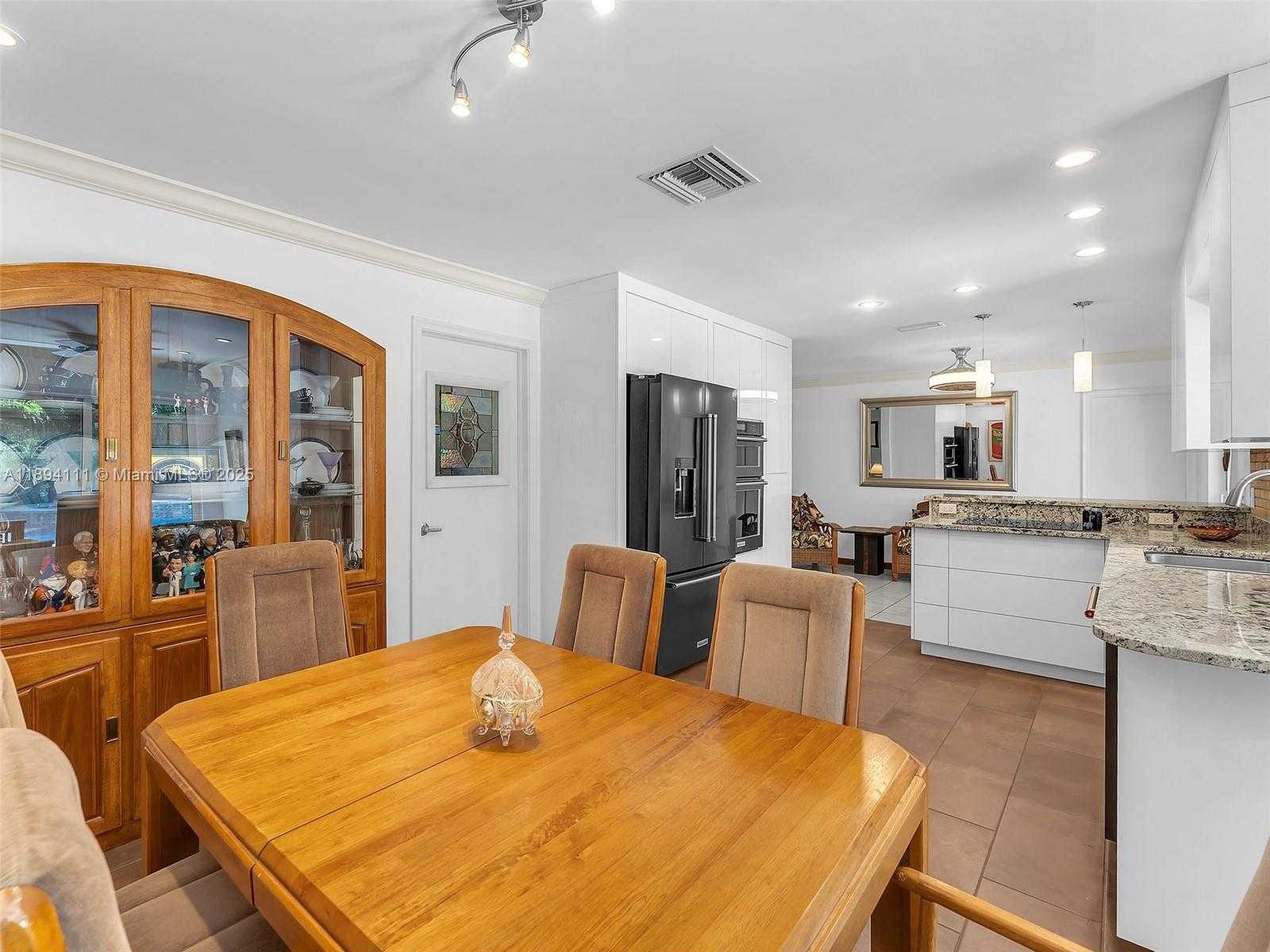 Small Image of 1030 JOHNSON ST, Hollywood Number 14