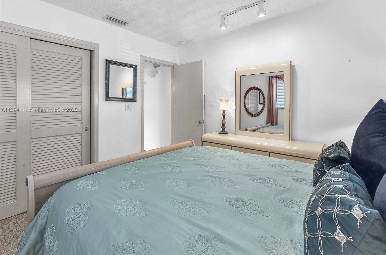 Small Image of 1030 JOHNSON ST, Hollywood Number 23