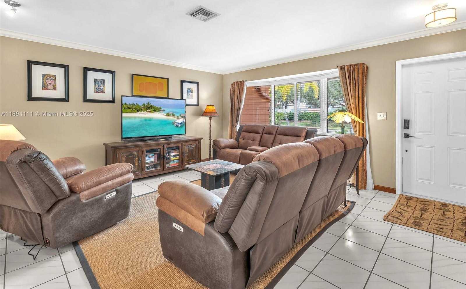 Small Image of 1030 JOHNSON ST, Hollywood Number 4