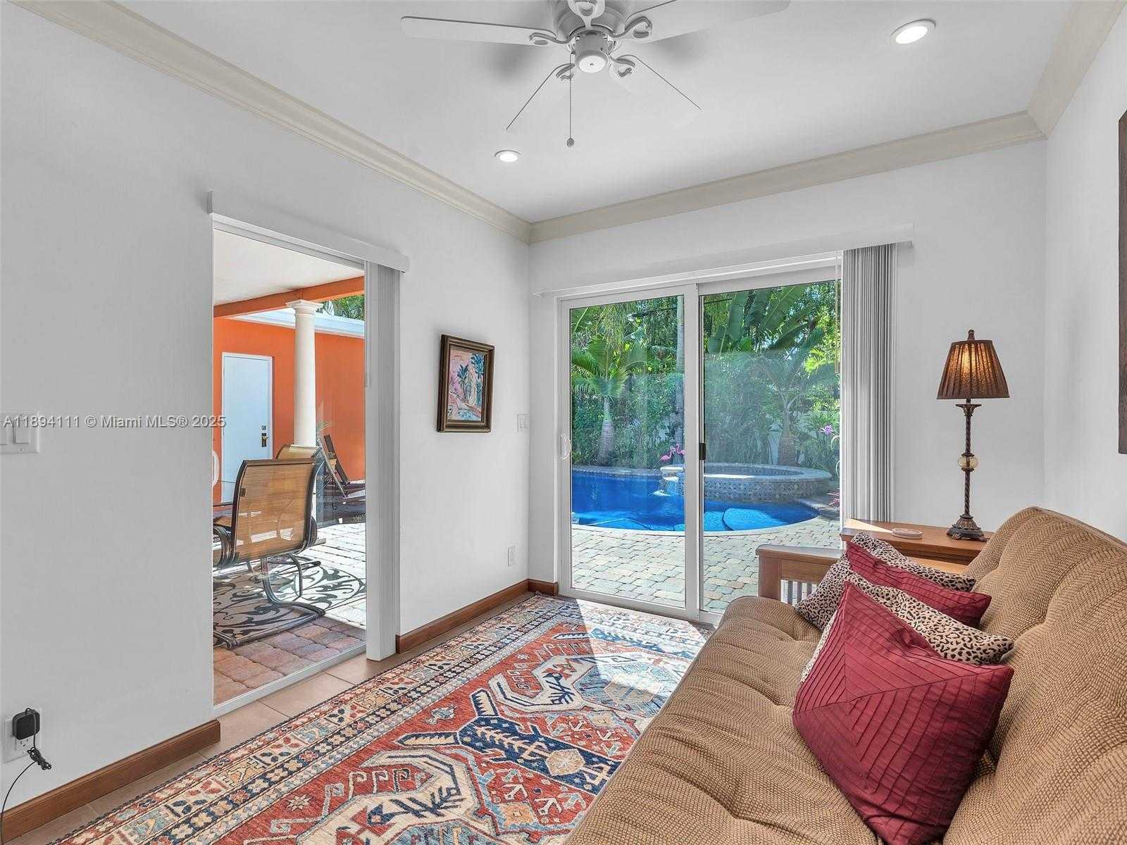 Small Image of 1030 JOHNSON ST, Hollywood Number 5