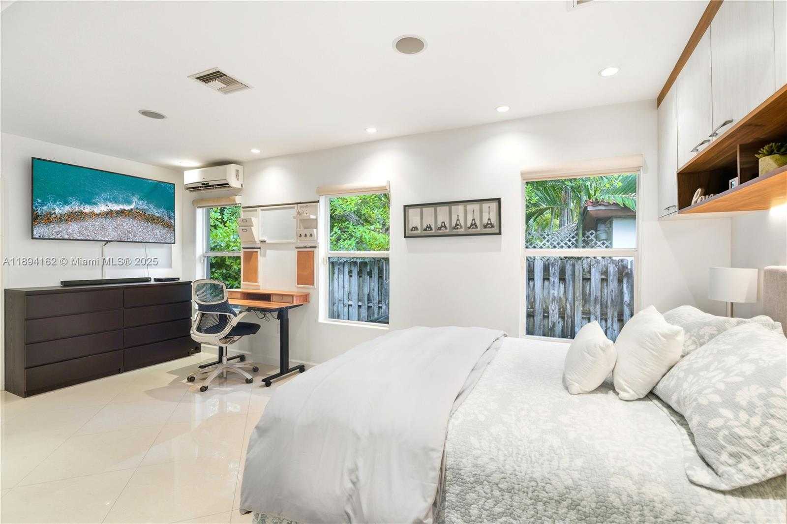 Small Image of 12932 IXORA RD, North Miami Number 12