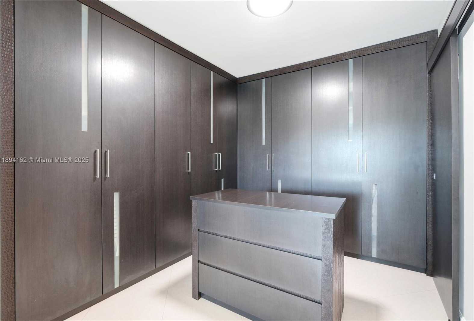 Small Image of 12932 IXORA RD, North Miami Number 14